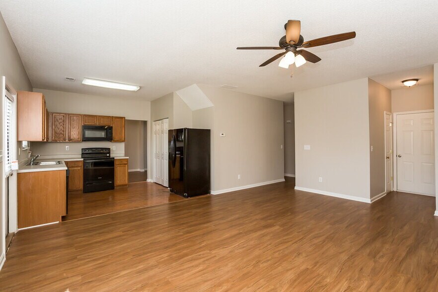 Building Photo - 1607 Thornwick Trace