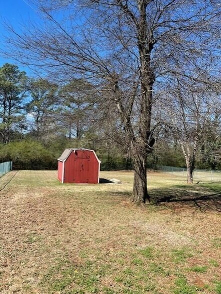 Building Photo - 381 Etowah Dr