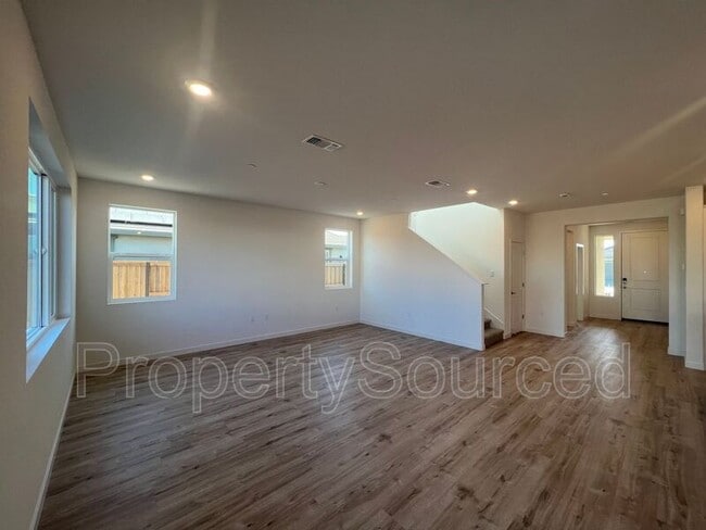 Building Photo - 1029 Pipit St