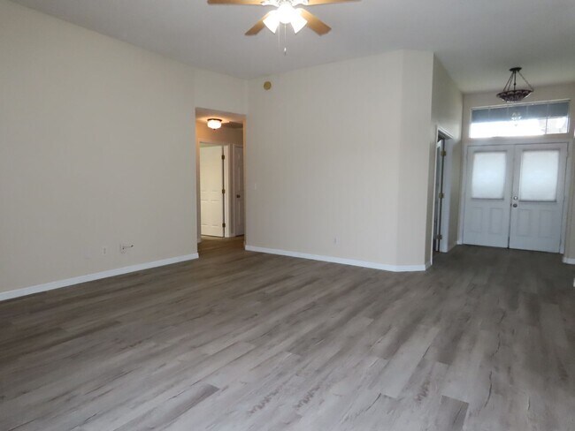 Building Photo - Spacious 4 Bedroom Pool Home Plus Addition...