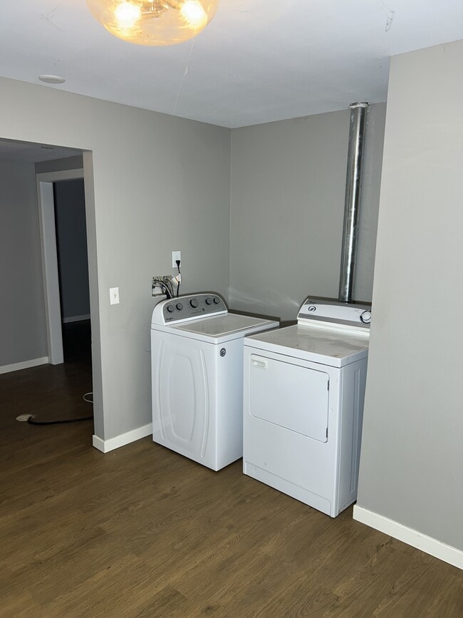 Building Photo - 1203 S West Ave