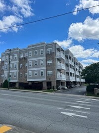 Building Photo - Beautiful 1BR Arbor House Condo Downtown Greensboro