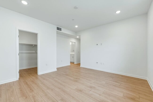 Building Photo - BRAND NEW 3 BEDROOM 2 BATH CONDO IN COVINA!