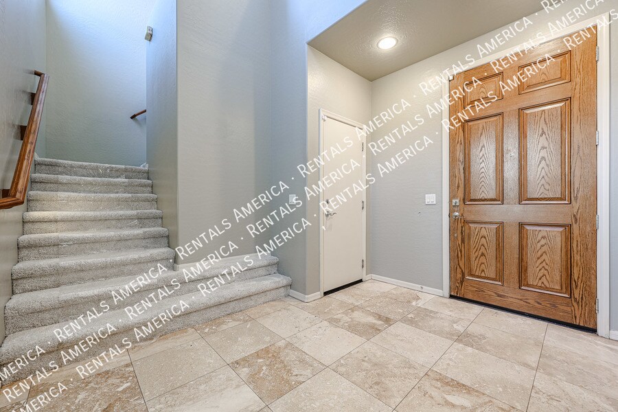 Building Photo - 3966 E Crest Ln