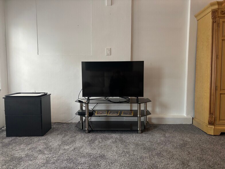 Building Photo - 303 Indian Hills Dr