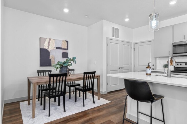 Building Photo - 108 Fairmont Pl