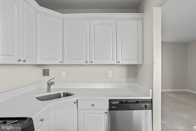 Building Photo - 1021 Arlington Blvd