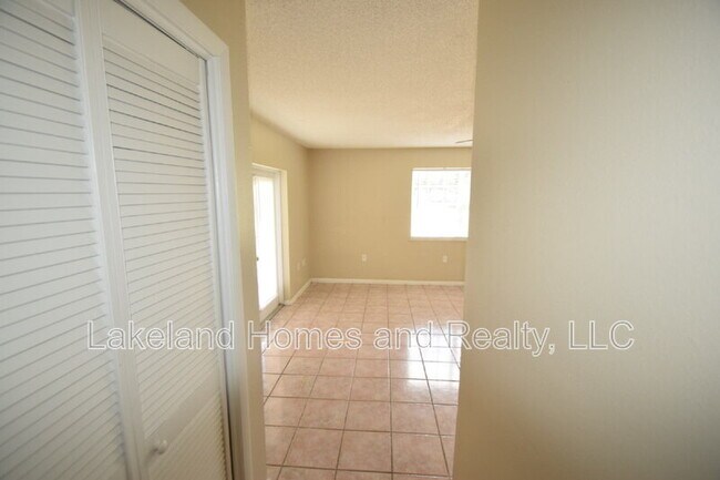 Building Photo - 1204 Honeytree Ln W