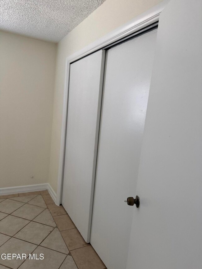 Building Photo - 8916 Leo St