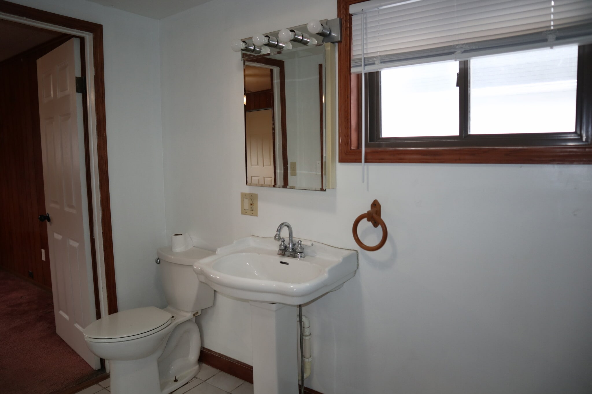 Building Photo - 504 Underwood Ave