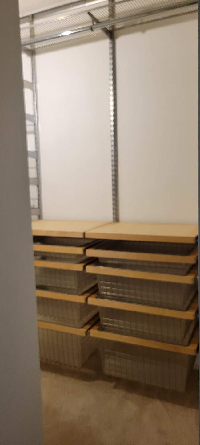 Building Photo - 3800 Powell Ln