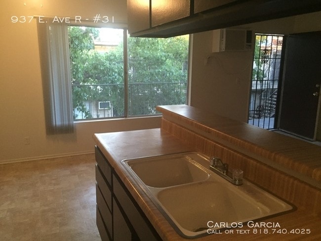 Building Photo - 937 E Ave R