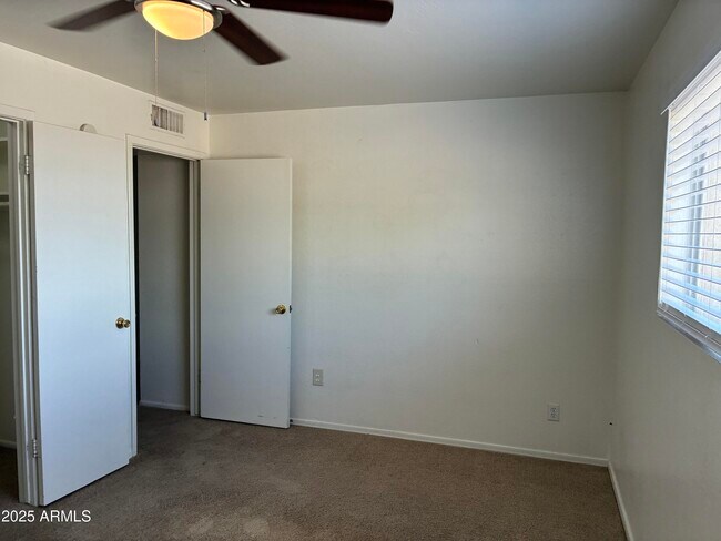 Building Photo - 2930 W Laurel Ln