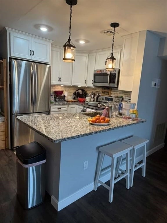 Building Photo - 212 Carriage Ln