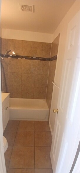 Building Photo - 2022 Castleberry Ln