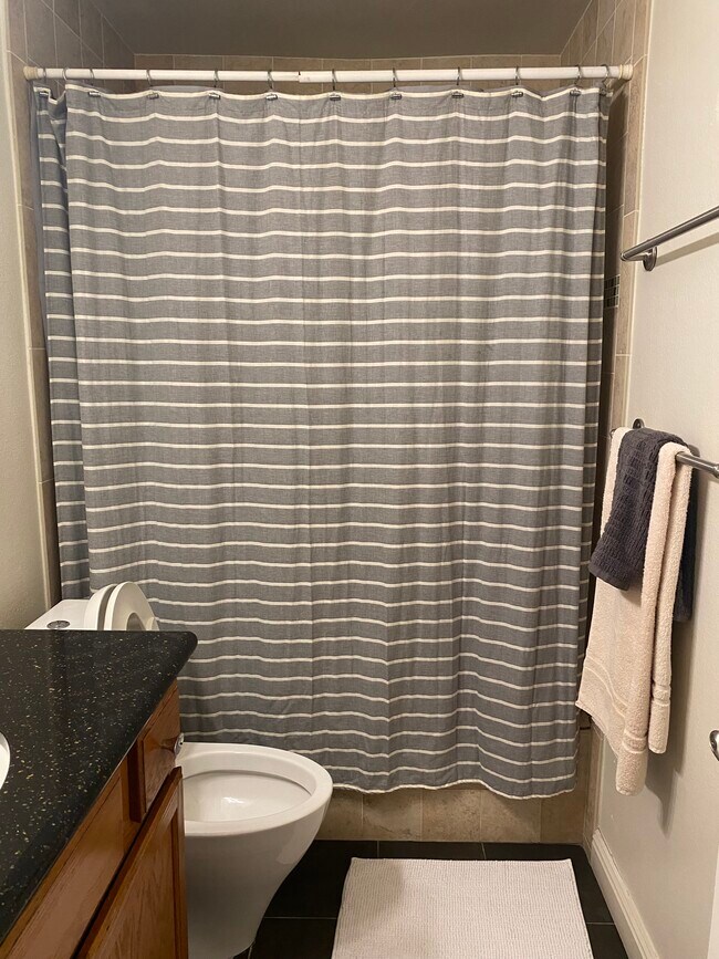 Building Photo - 500 S Oak Knoll Ave