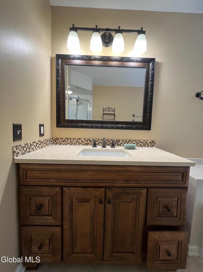 Building Photo - 14 Mallard Dr