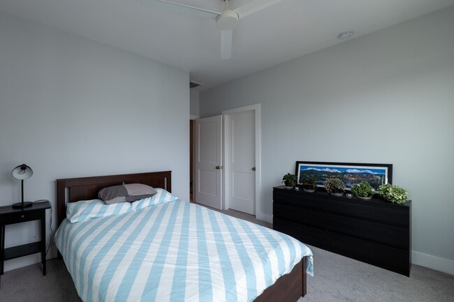 Building Photo - 1318 Reinerman St