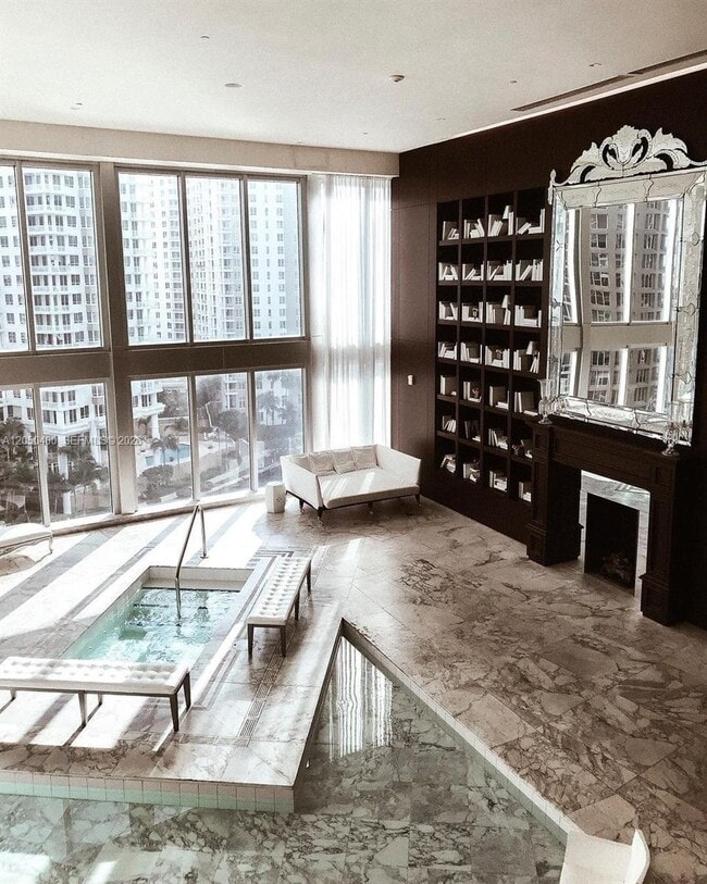 Building Photo - 475 Brickell Ave