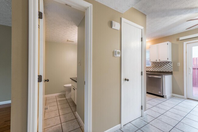 Building Photo - 867 Sheldrake Ct