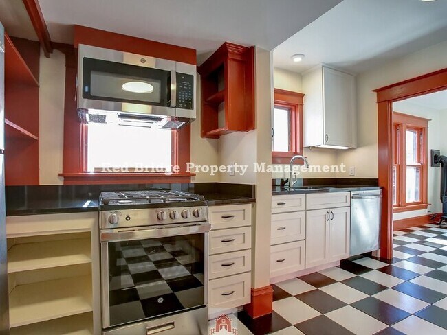 Building Photo - 5022 NE 23rd Ave