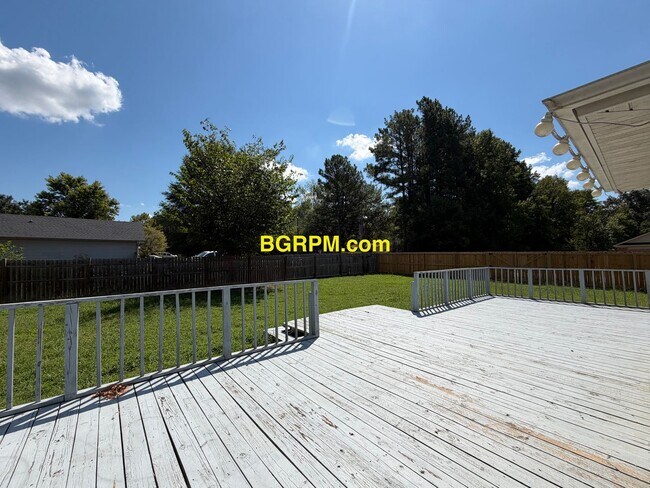 Building Photo - 31 Willow Lake Dr