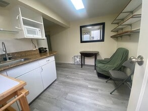 Building Photo - Frank