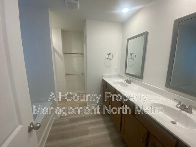 Building Photo - 152 Parkwood Dr