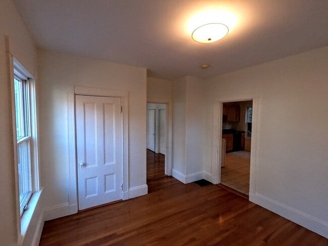 Building Photo - 21 Burr St