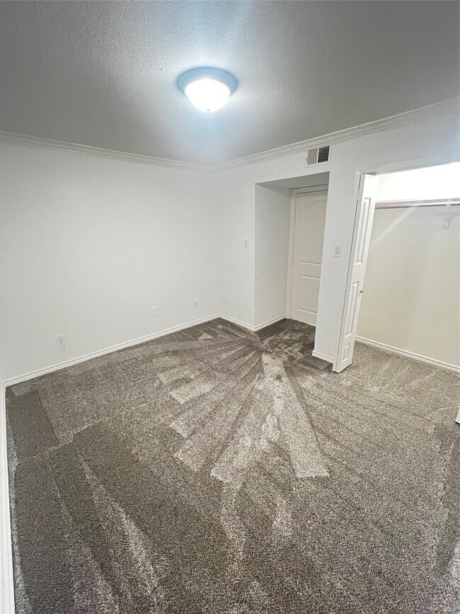 Building Photo - 3300 Pebblebrook Dr