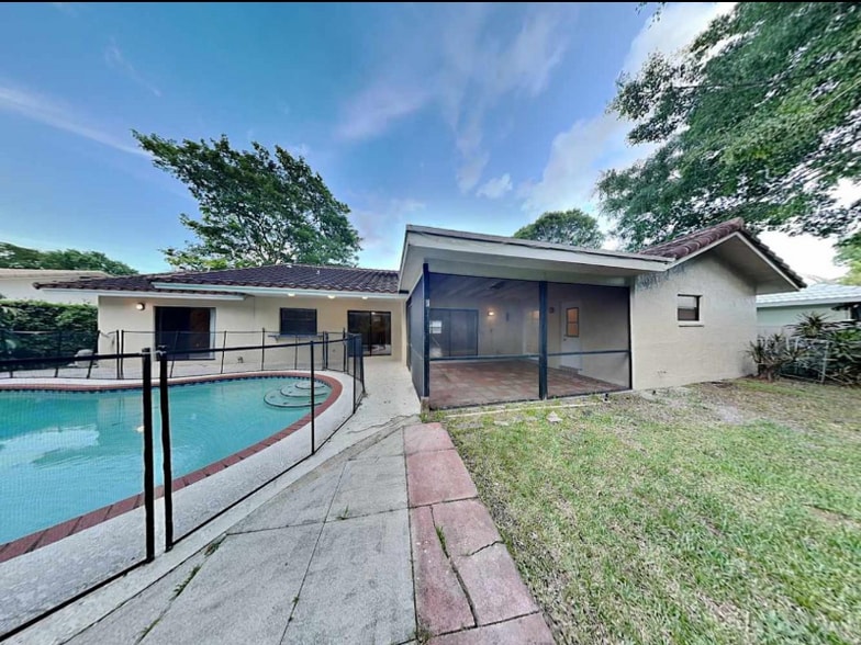 Building Photo - 6408 NW 33rd Terrace