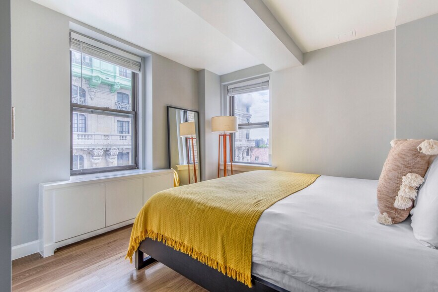 Building Photo - 240 W 73rd St