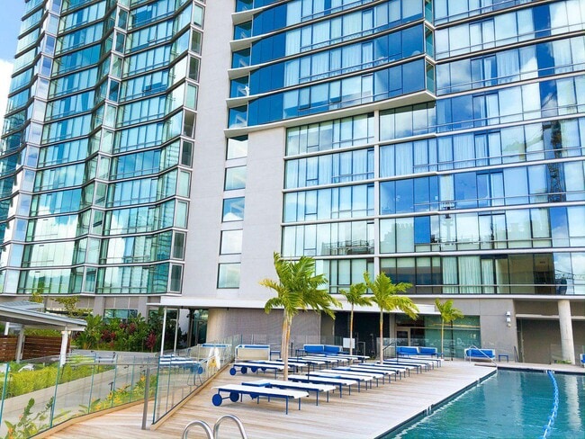 Building Photo - 1001 Queen St