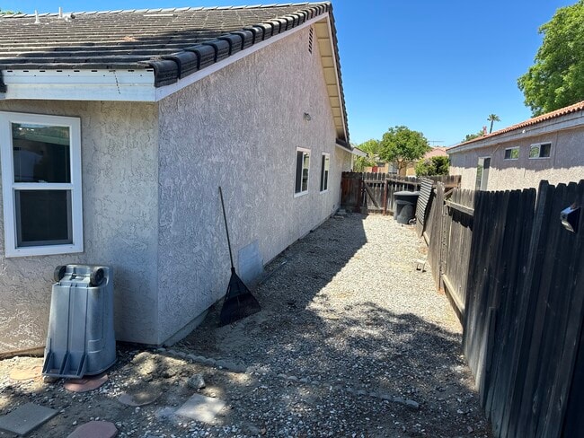 Building Photo - 2257 Carnation Ave