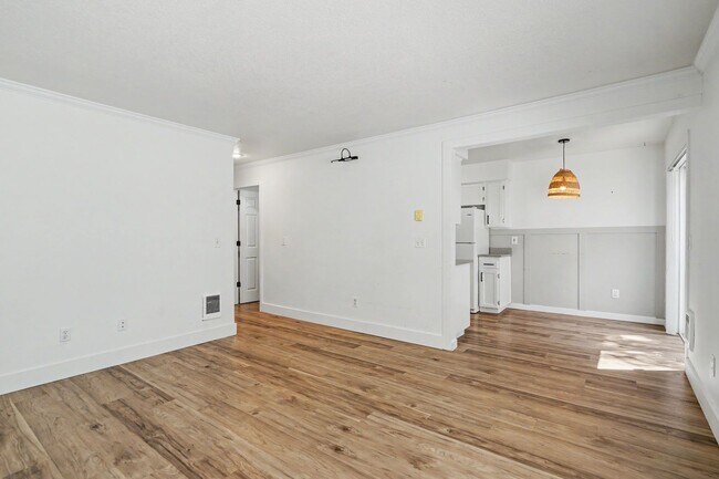 Building Photo - 5260-5262 Springcrest Drive