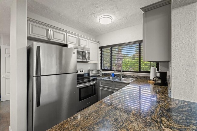 Building Photo - 2785 Bayside Dr S