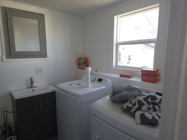 Building Photo - 1109 S Calumet St