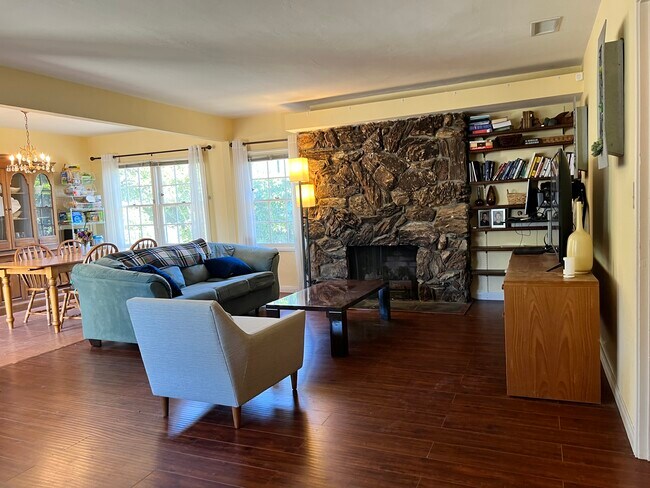 Building Photo - 2909 Ventura Dr