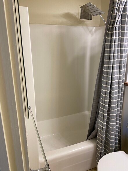 Building Photo - 1050 Kinau St