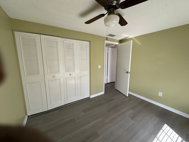Building Photo - Hillpoint Way