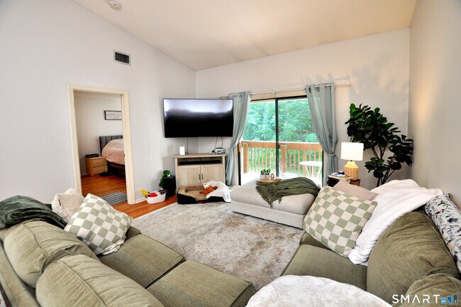 Building Photo - 30 Simsbury Landing