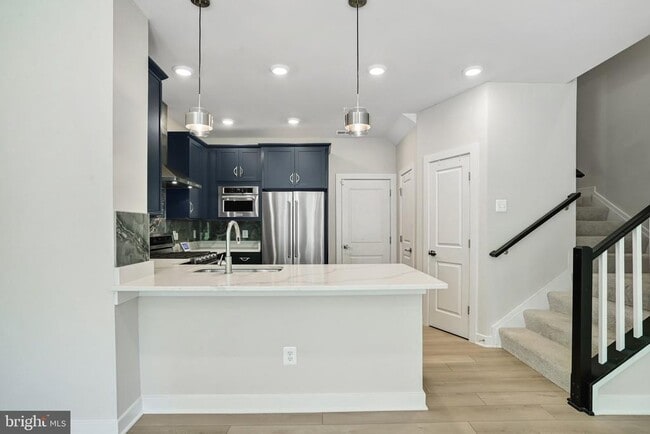 Building Photo - 45181 Drowes Ter
