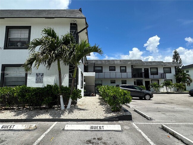 Building Photo - 5661 SW 36th Ct