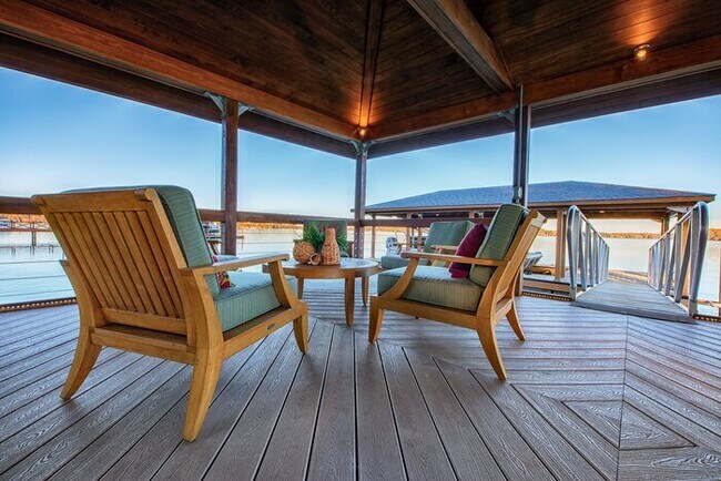 Building Photo - Lake Norman Playaway