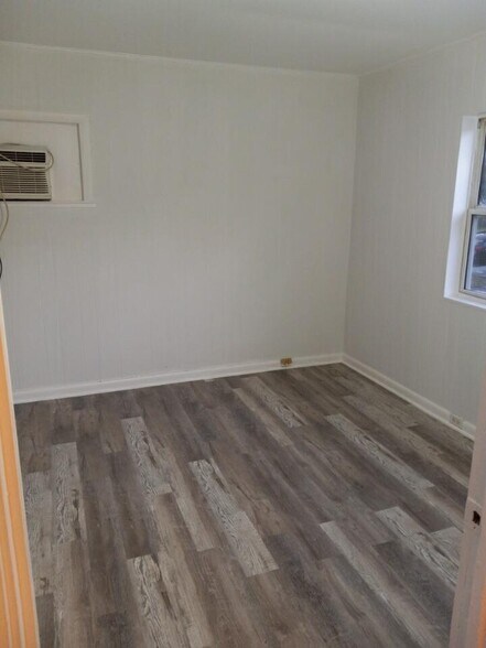 Building Photo - 318 E Fairview Rd