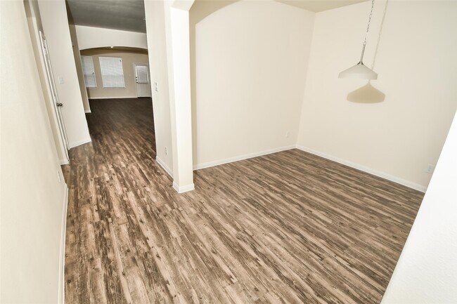 Building Photo - 29602 Clover Shore Dr