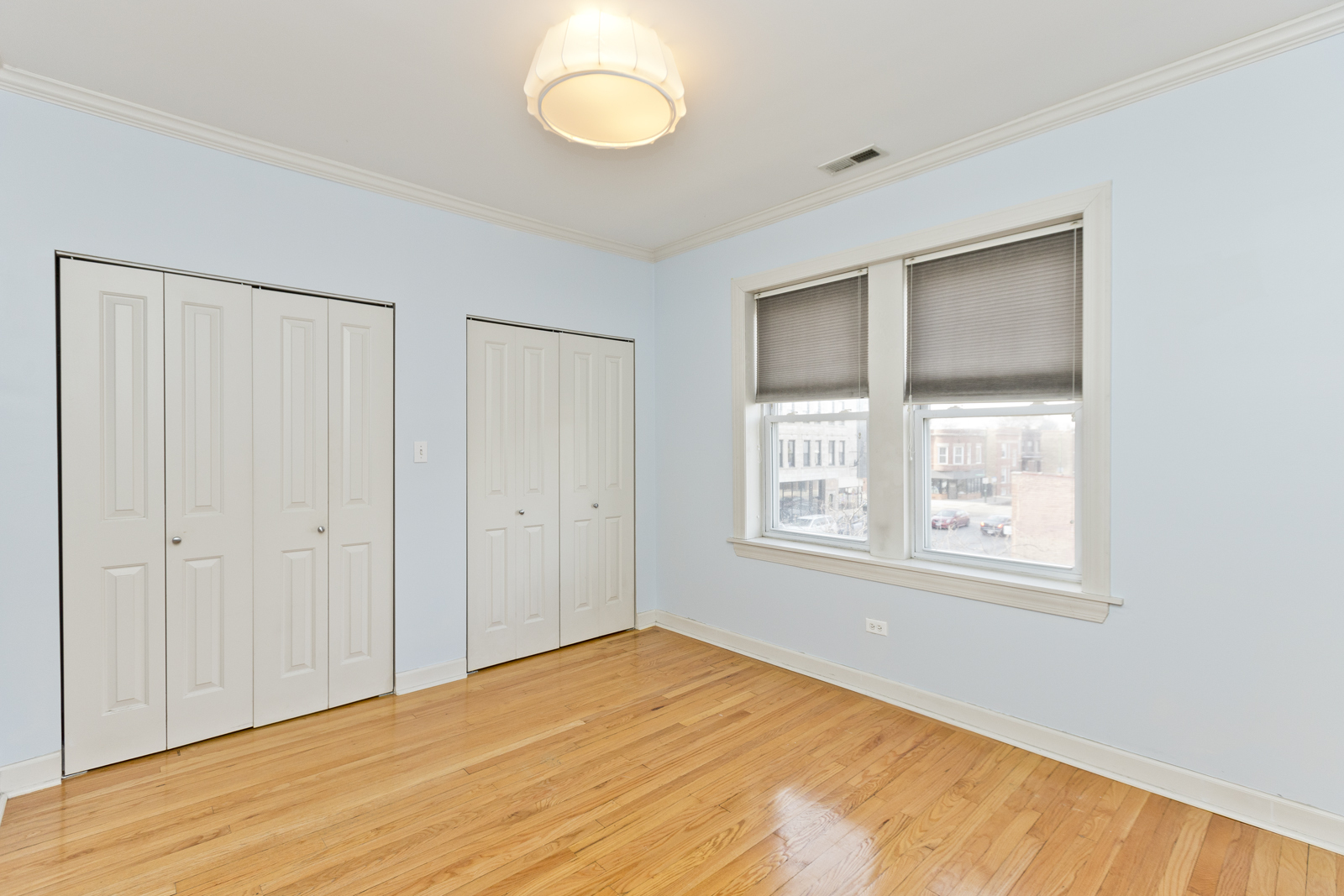 Building Photo - 3042 W Diversey Ave