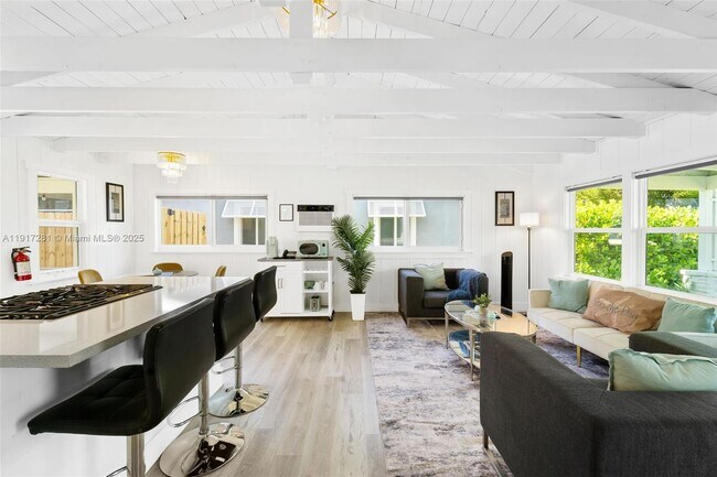 Building Photo - 1464 NE 24th St