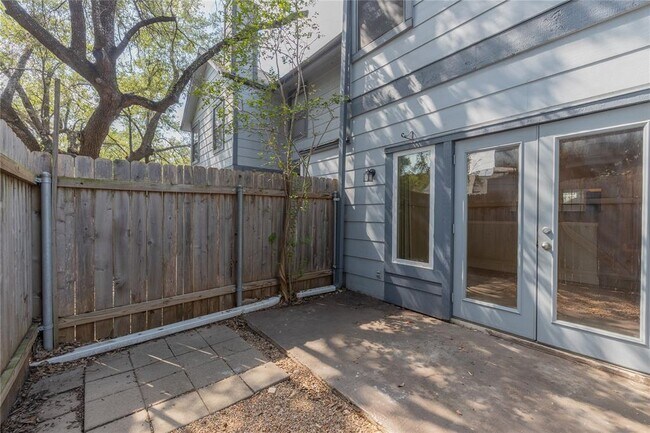 Building Photo - 1411 Gracy Farms Ln
