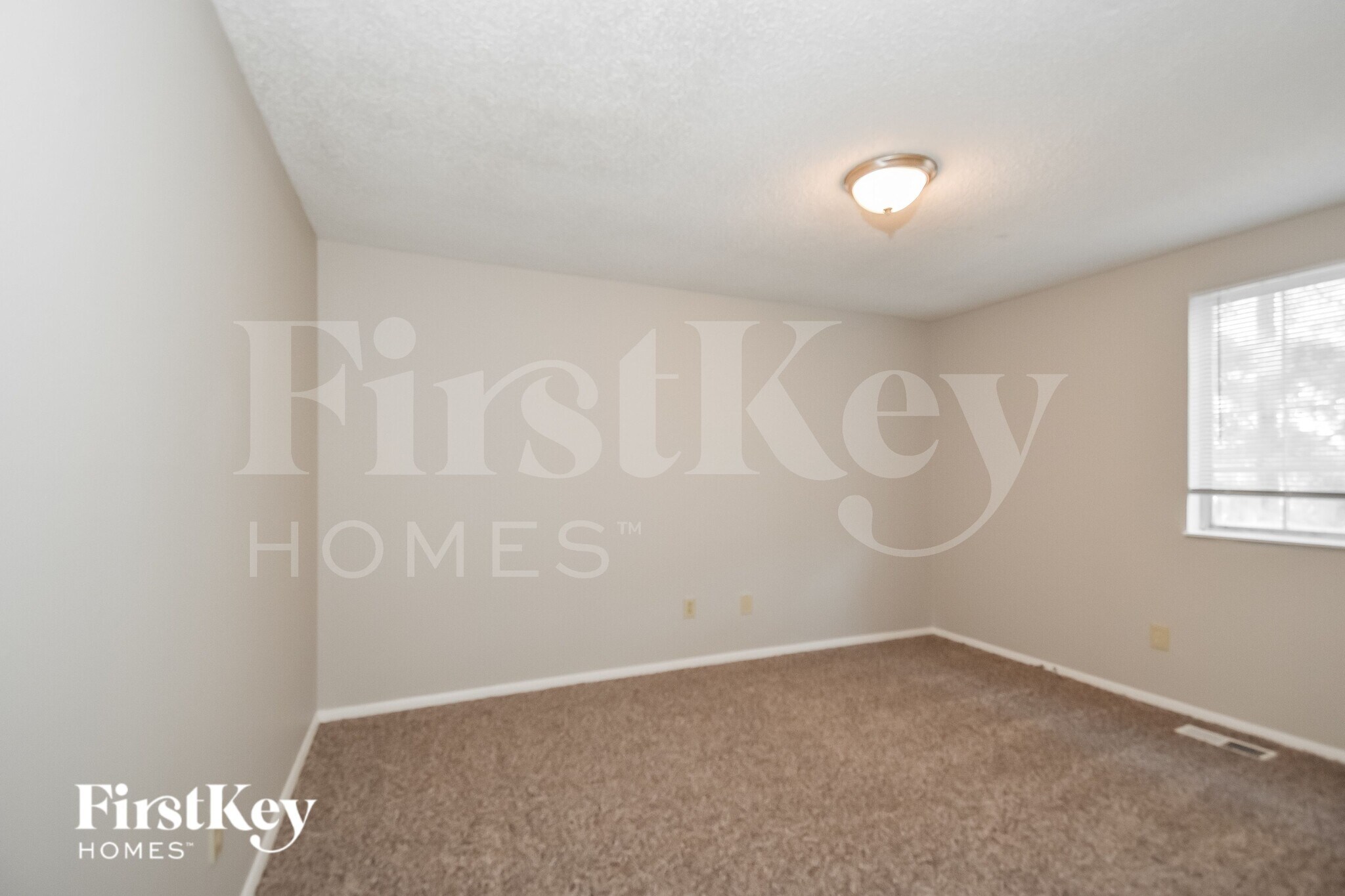 Building Photo - 2818 Ravenwood Dr